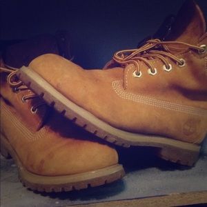 Youth size 7.5 timberlands wheat
